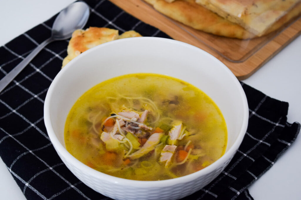 Итальянский куриный суп с овощами
