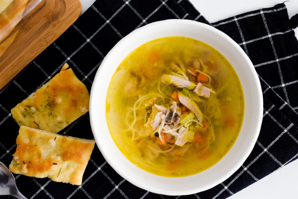 Итальянский куриный суп с овощами