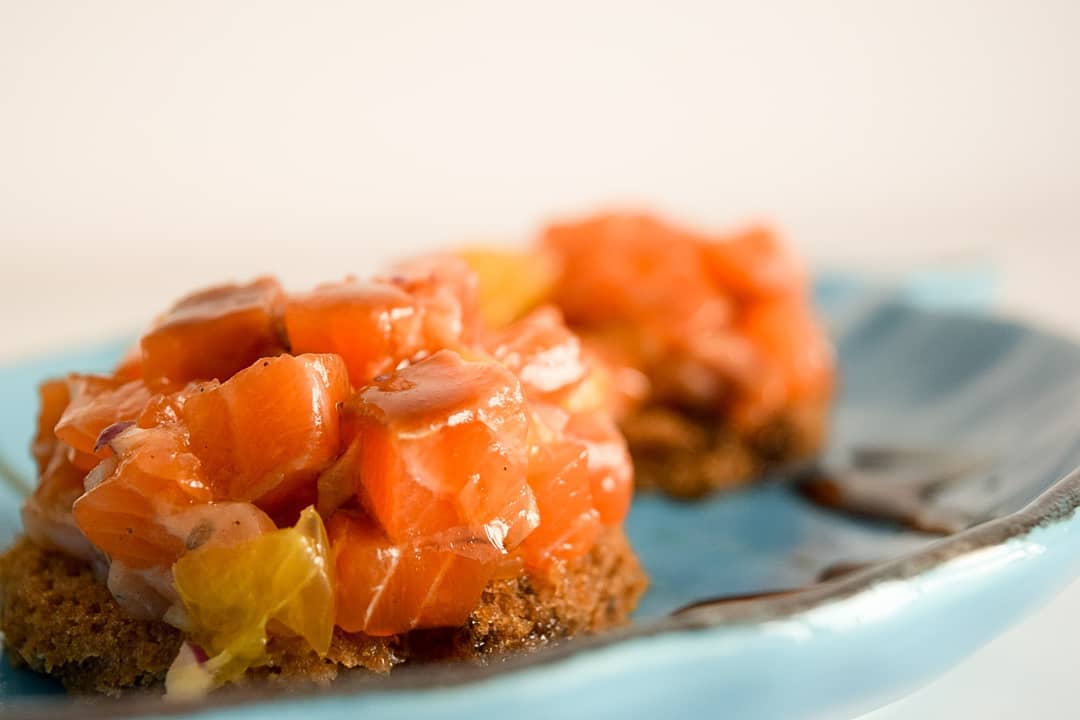 Тартар из семги с освежающим цитрусом - СделаемВкусно.ру