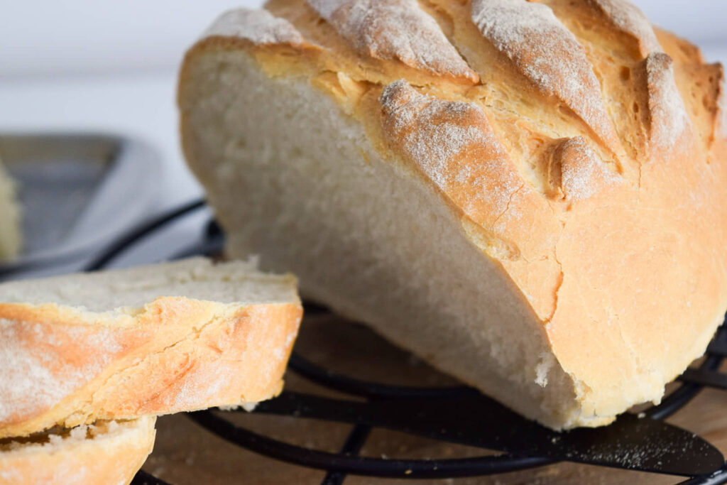 Рецепт домашнего белого хлеба с хрустящей корочкой