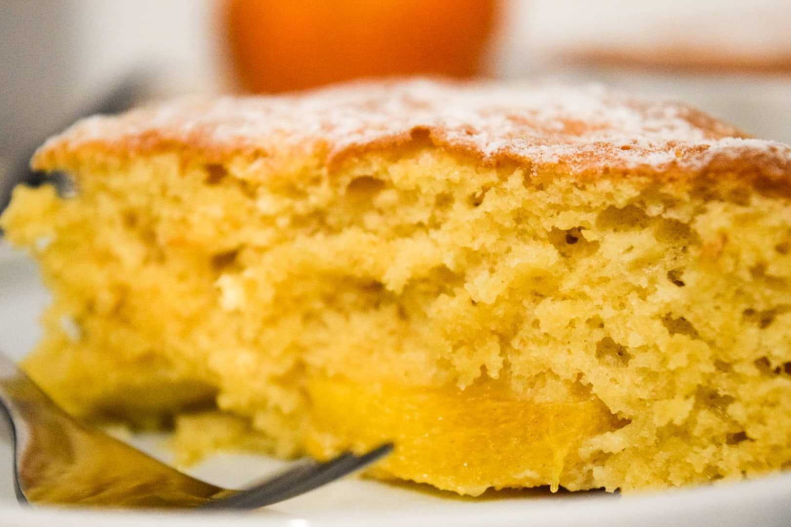 Рецепт пирога на заварке. Воздушный пирог. Пирог с хурмой. Пирог с хурмой и творогом. Пирог с желтками.