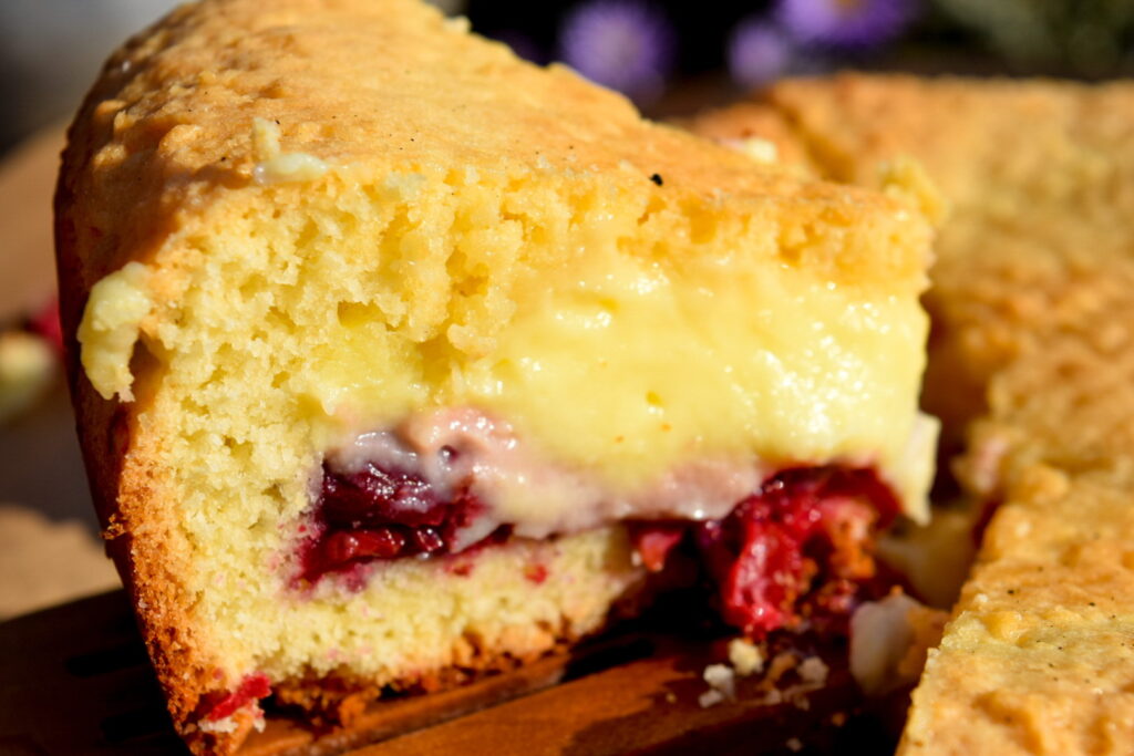 Баскский пирог — песочное тесто с ванильным кремом и вишней