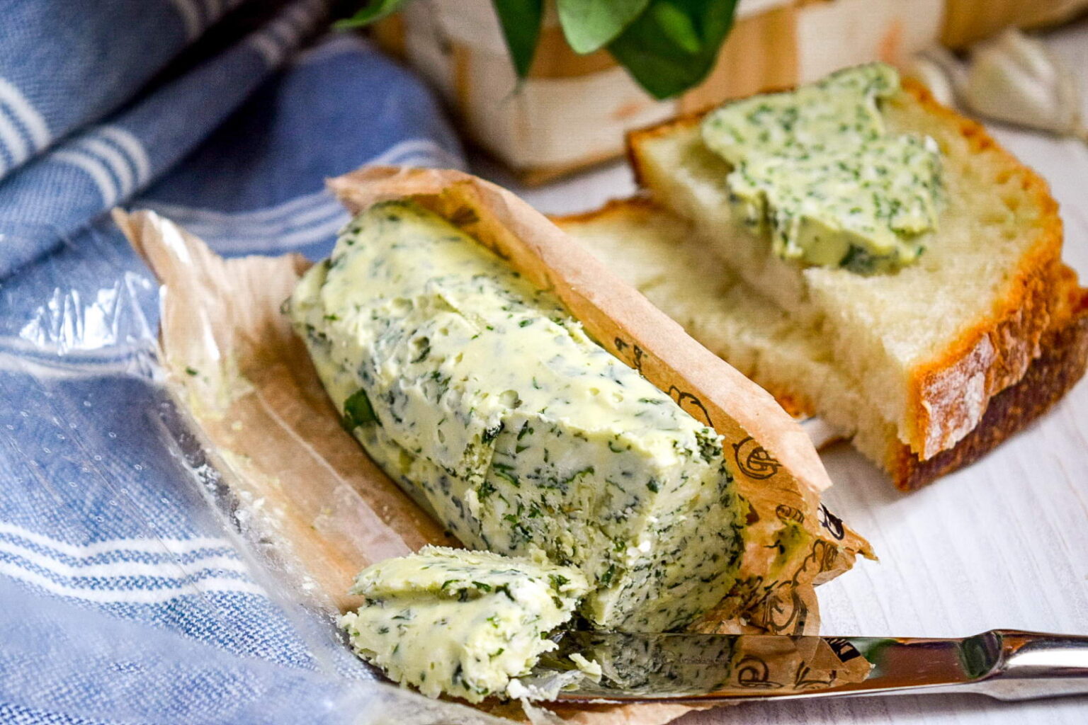 Базиликовое масло с сыром пекорино - СделаемВкусно.ру