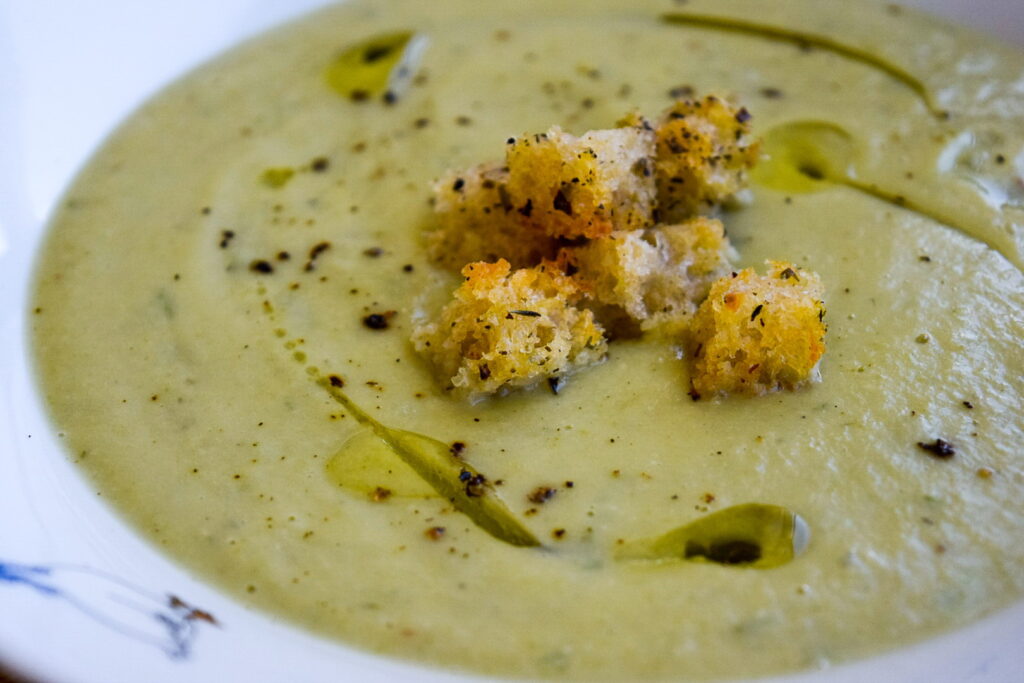 Крем-суп из кабачков с грецким орехом