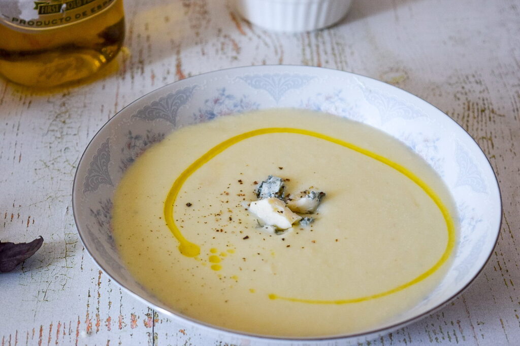 Крем-суп из запеченных овощей и горгонзолы