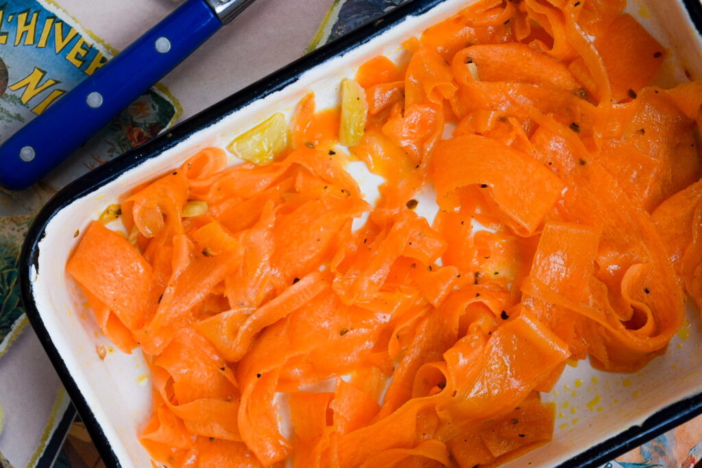 Маринованная морковь за 10 минут с маслом и специями