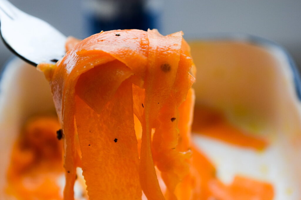 Маринованная морковь за 10 минут с маслом и специями