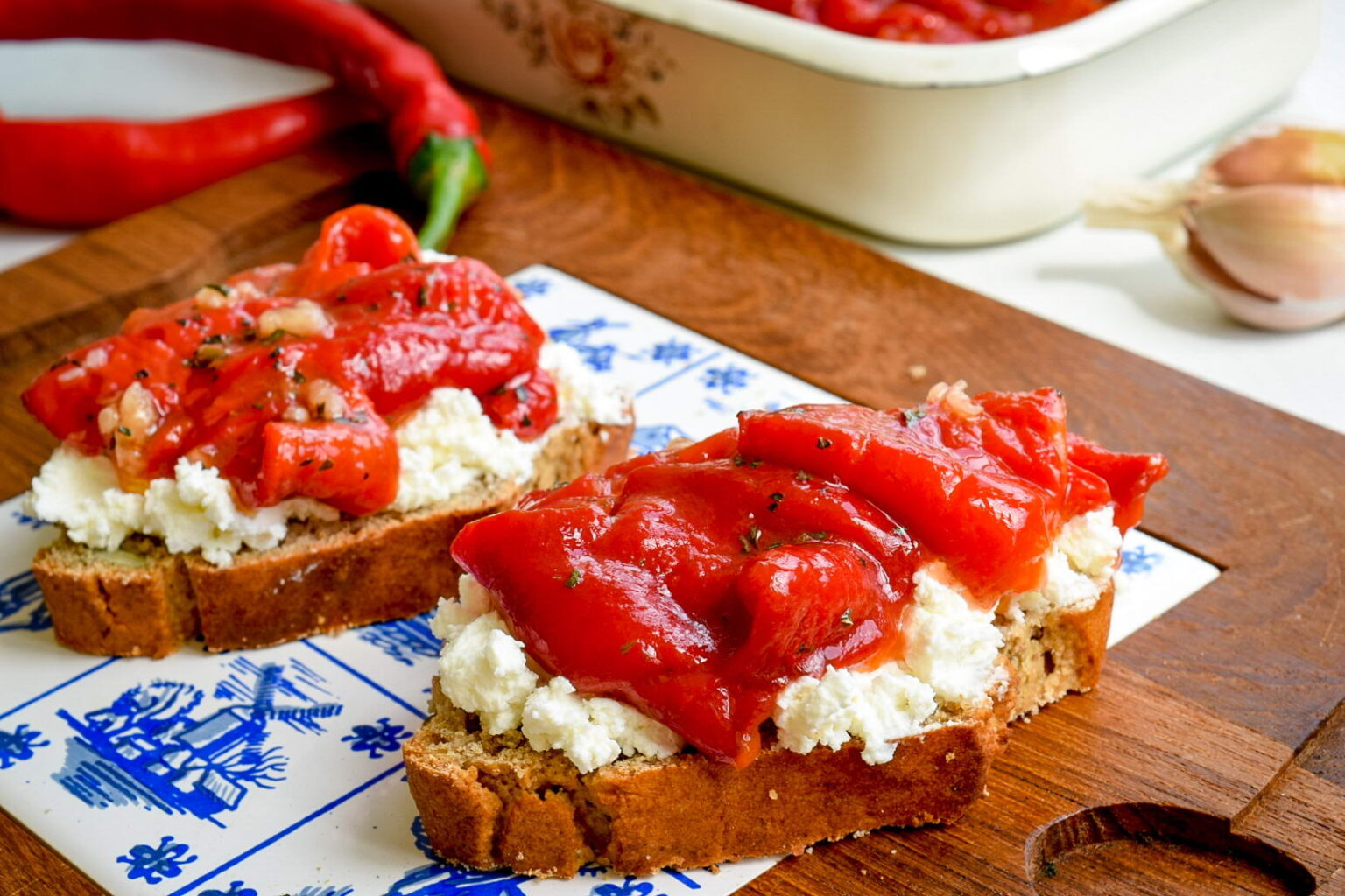 Бутеры с вялеными помидорами и творожным сыром рецепт с фото
