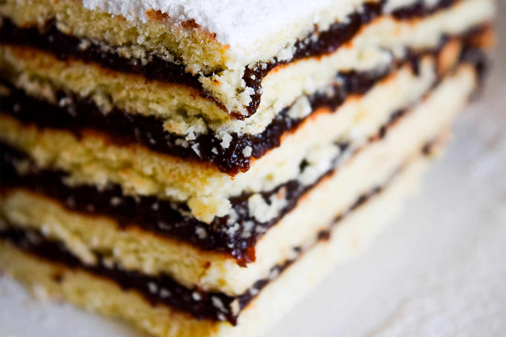 Винартерта — традиционный исландский песочный торт с черносливом