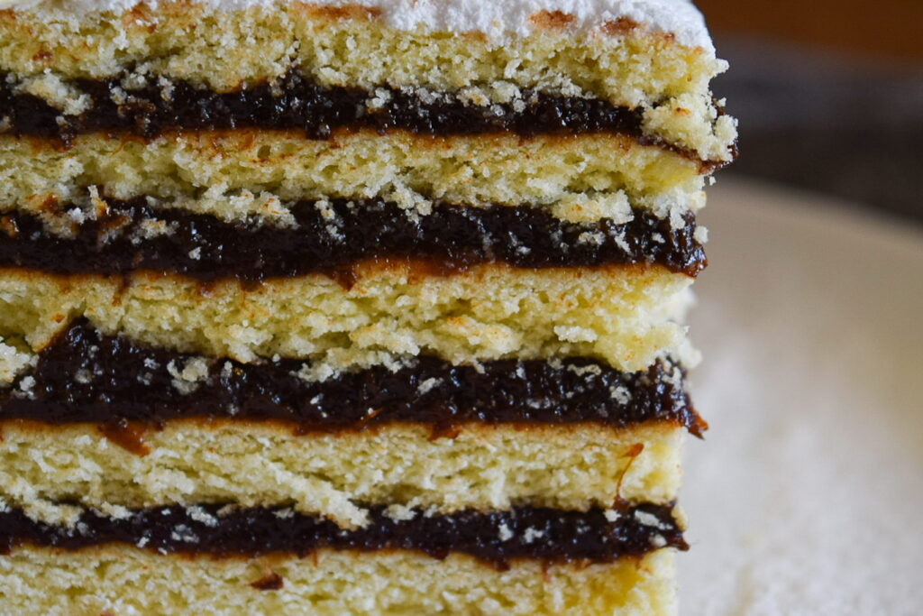 Винартерта — традиционный исландский песочный торт с черносливом