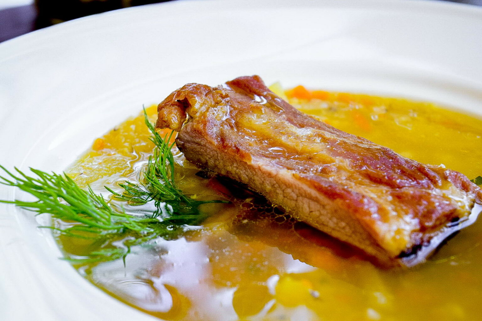 Суп со свиными рёбрышками, вермишелью и овощами