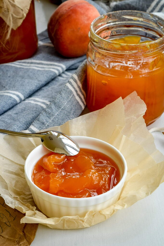 Персиковое варенье — рецепт «пятиминутка»