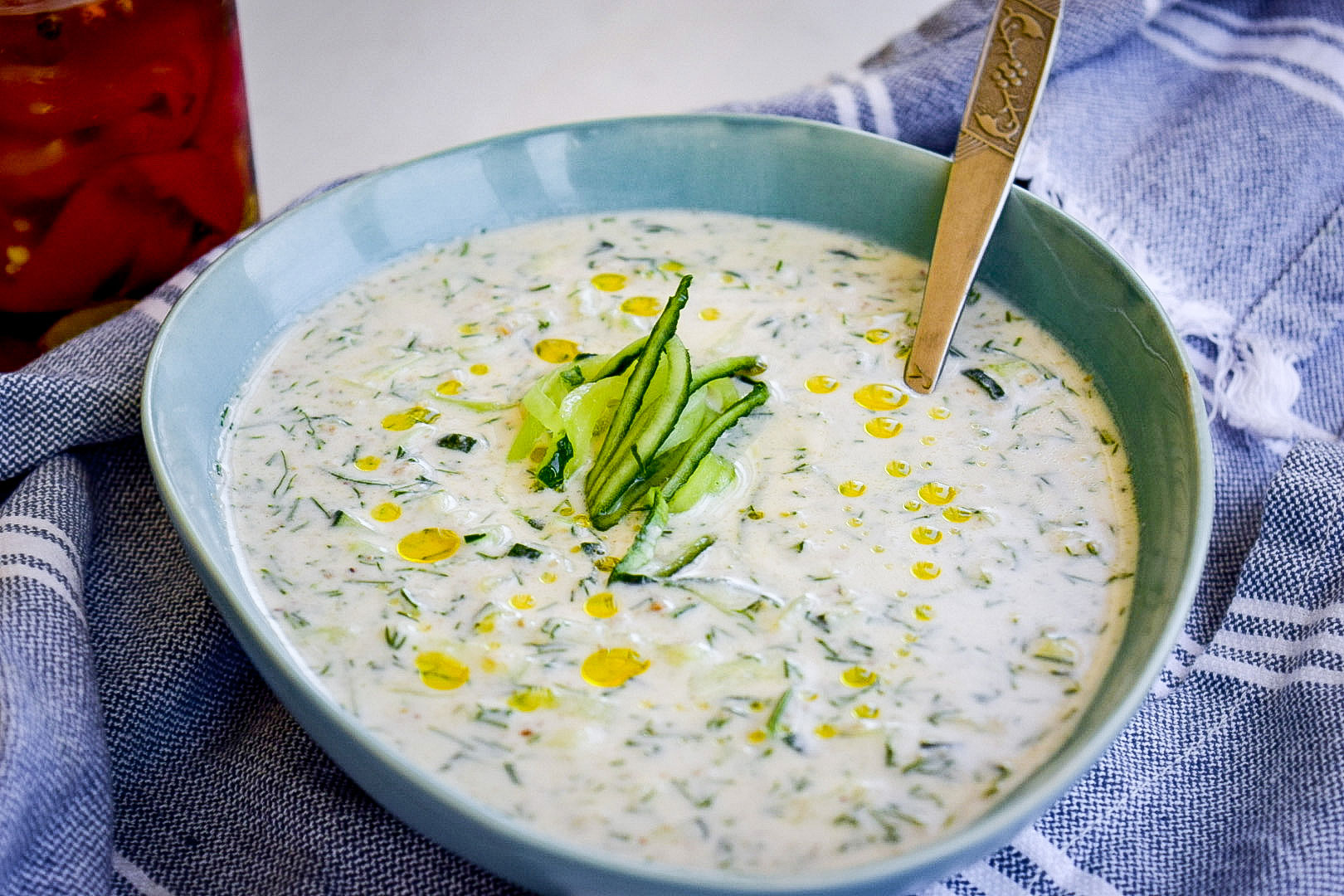 Таратор — традиционный холодный болгарский летний суп