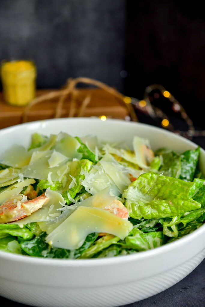 Салат цезарь с креветками — в чем же кроется главный секрет салата