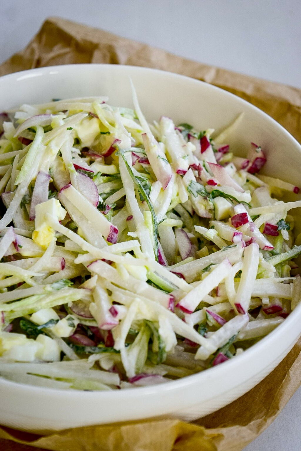 Капустный салат с дайконом и брынзой