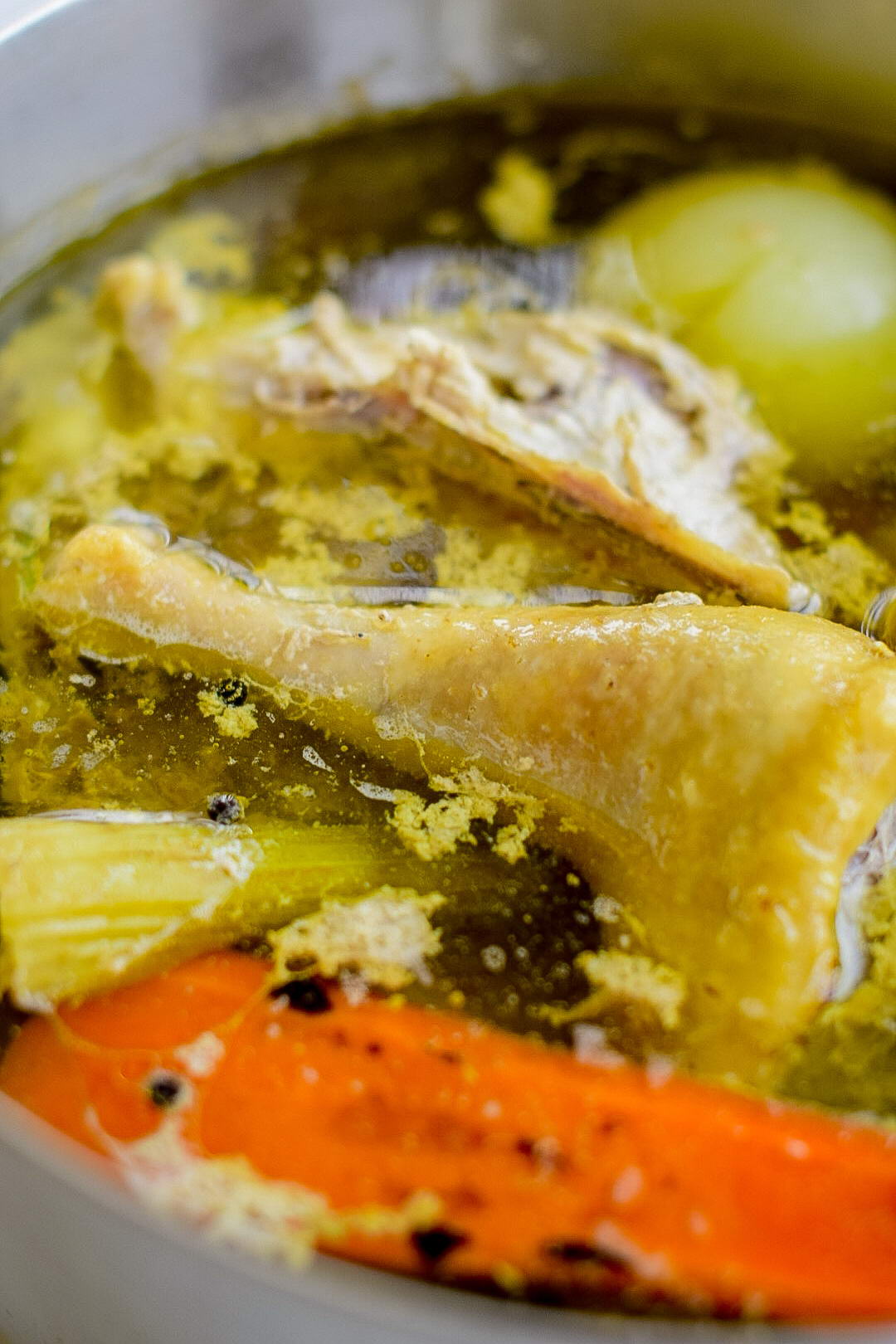 Рецепт куриного бульона — 8 секретов удивительного вкуса - СделаемВкусно.ру