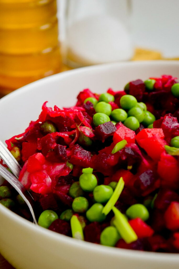 Винегрет — рецепт с запеченными овощами и квашеной капустой