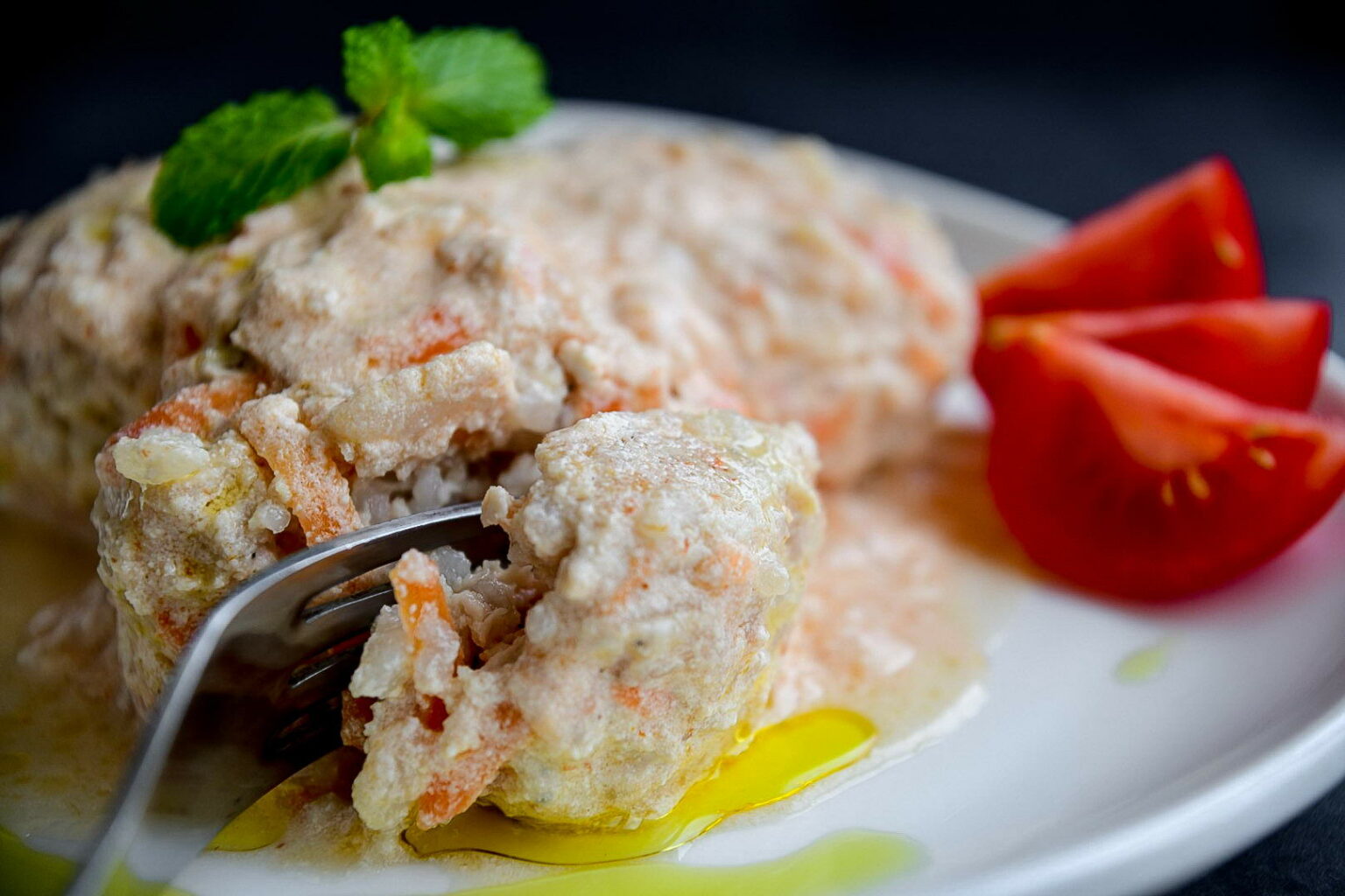 Ежики из фарша с рисом и индейкой в сливочной подливке - СделаемВкусно.ру