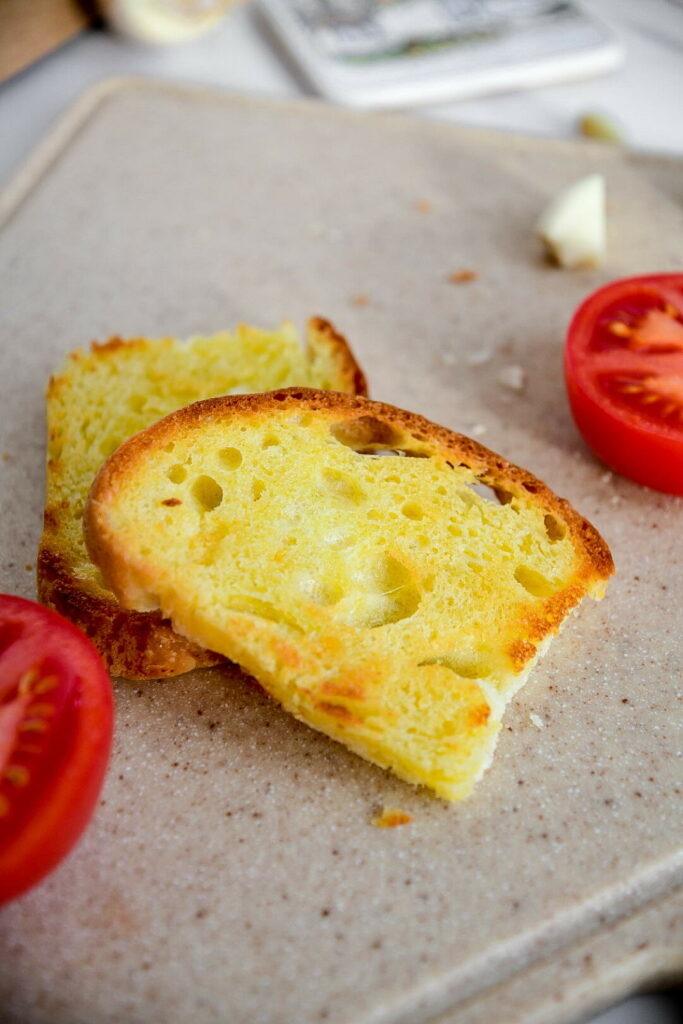 Хлеб с помидорами (пан кон томате) — простая и вкусная закуска из Испании