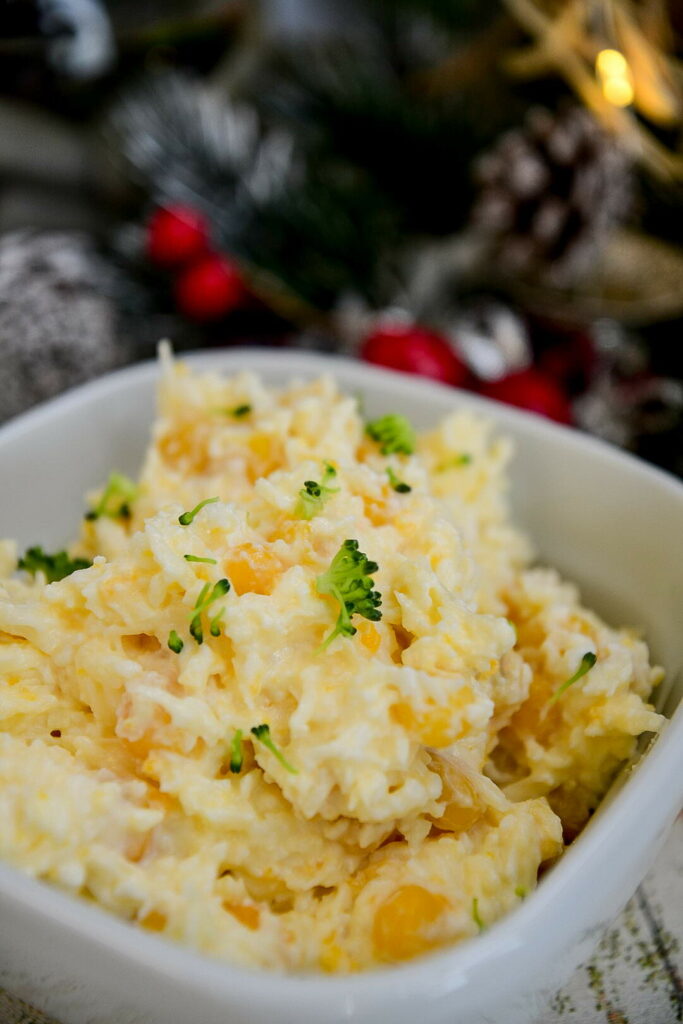 Салат с кукурузой, яйцом и сыром — всегда съедается в первую очередь