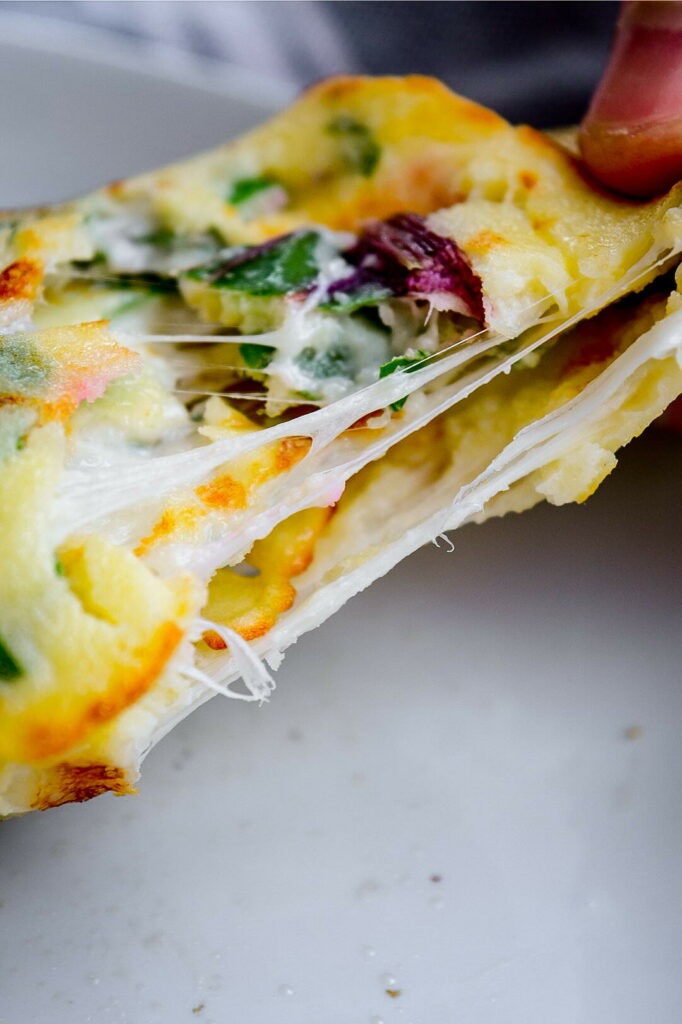 Лепешки с сыром и зеленью на сковороде — лучше завтрака не придумать