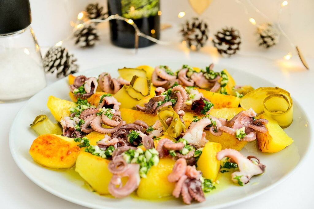 Салат из осьминога с картофелем — Средиземноморская классика