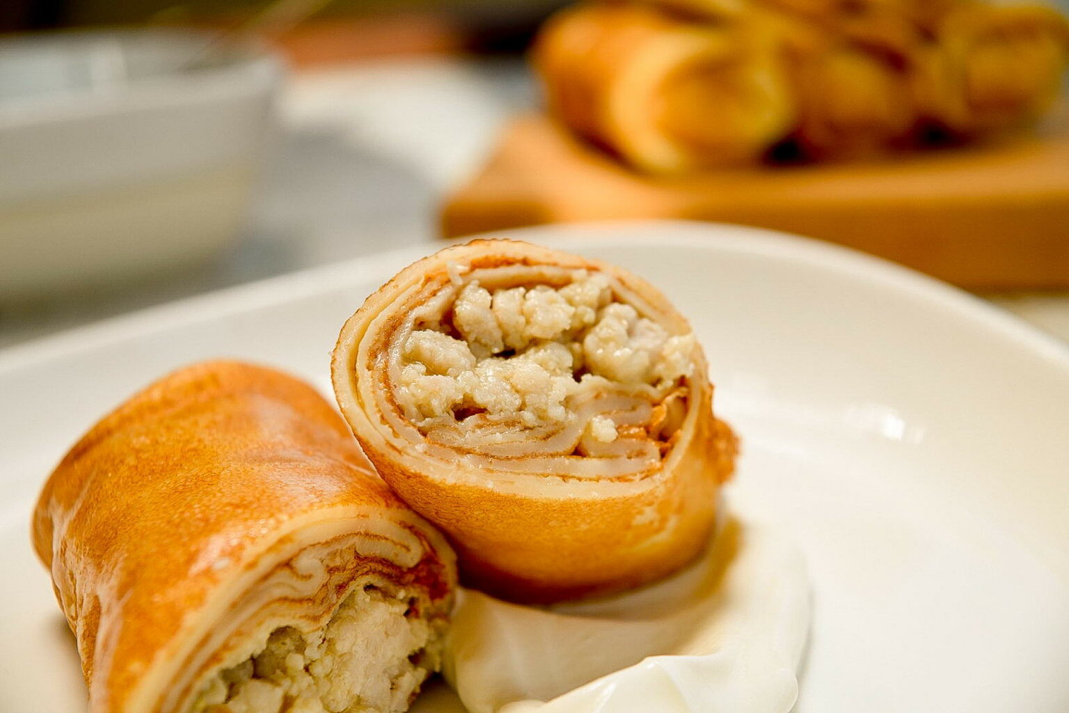 Блины с мясом — тесто тонкое, не рвется, хорошо держит начинку ...