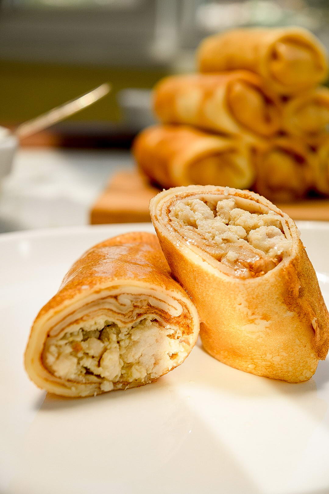 Блины с мясом — тесто тонкое, не рвется, хорошо держит начинку ...