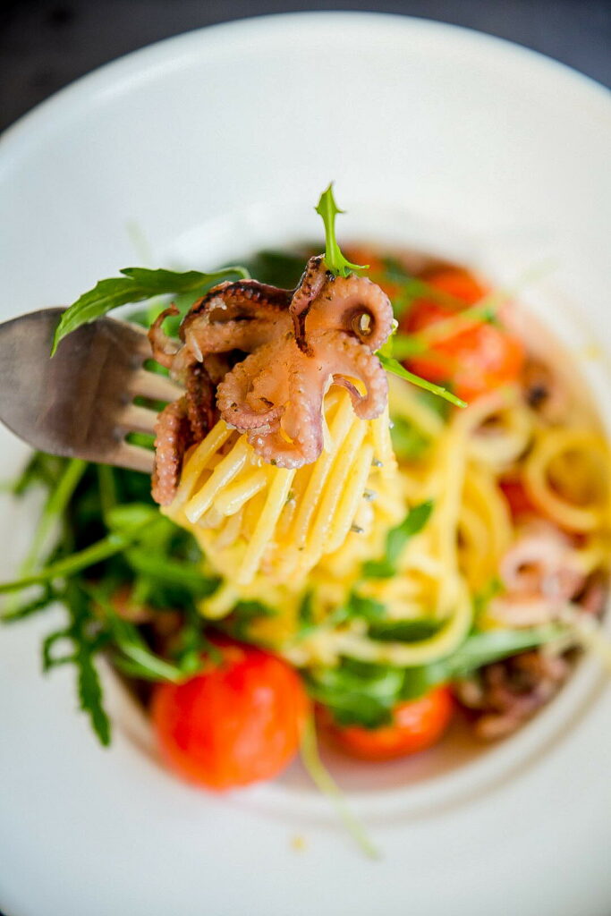 Паста с маленькими осьминожками — классическое блюдо итальянской кухни