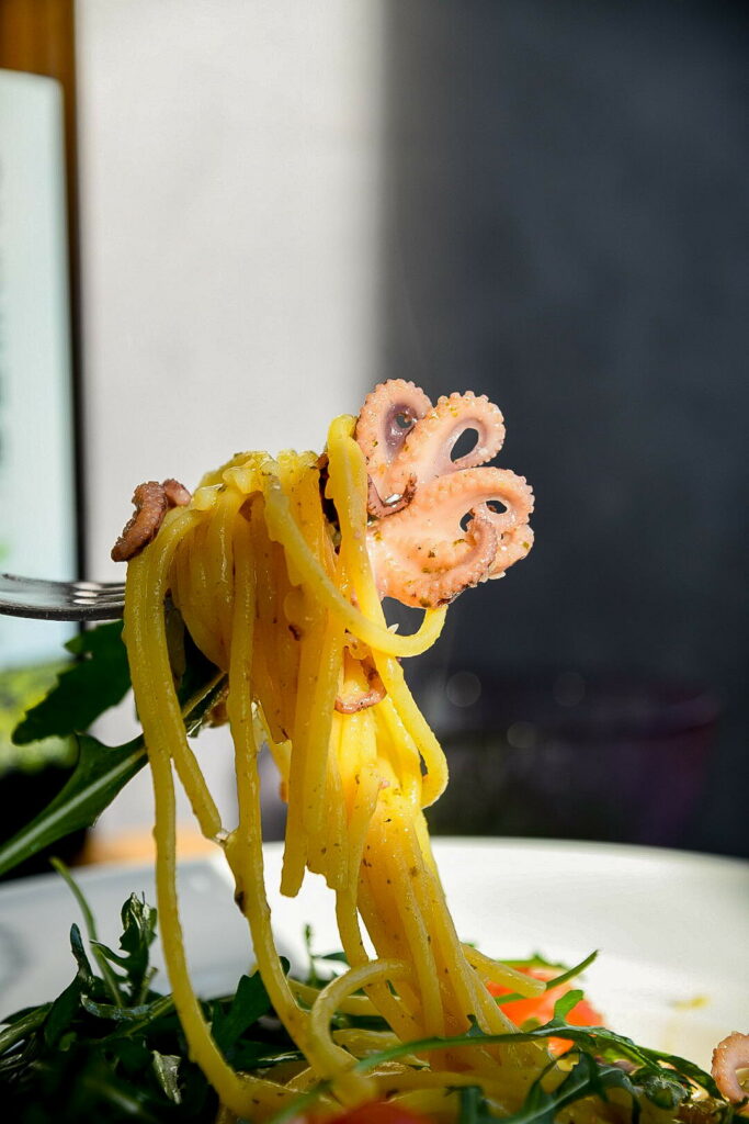 Паста с маленькими осьминожками — классическое блюдо итальянской кухни