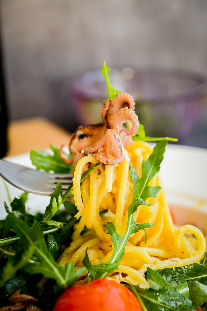 Паста с осьминогом — классическое блюдо итальянской кухни
