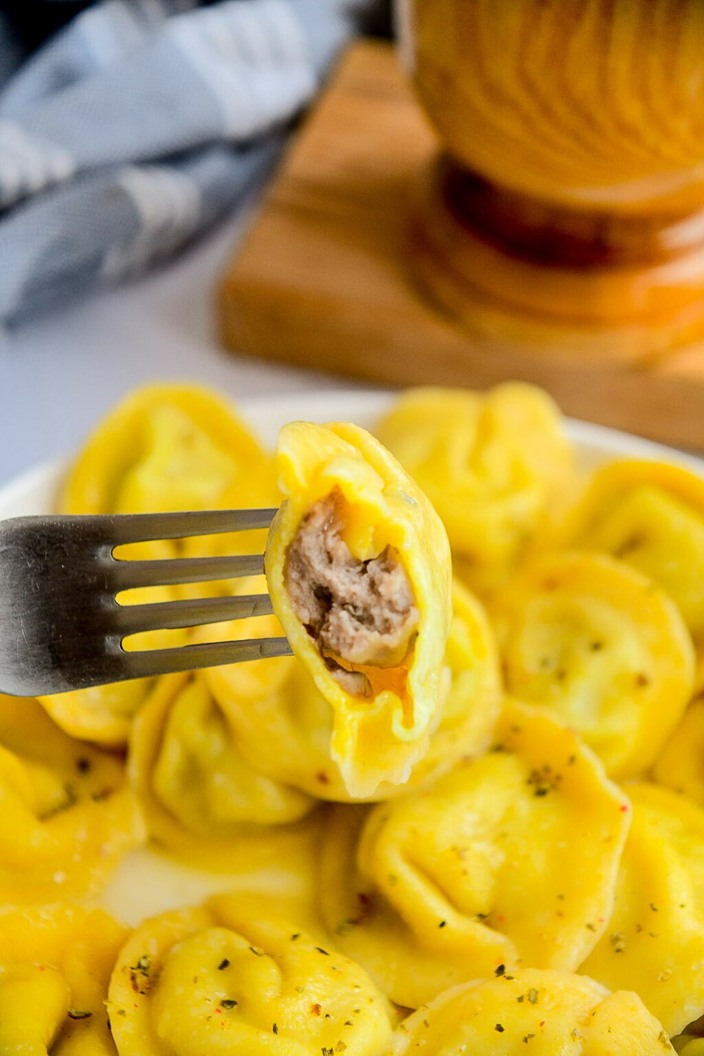 Пельмени — сочная начинка, а тесто не разваривается - СделаемВкусно.ру