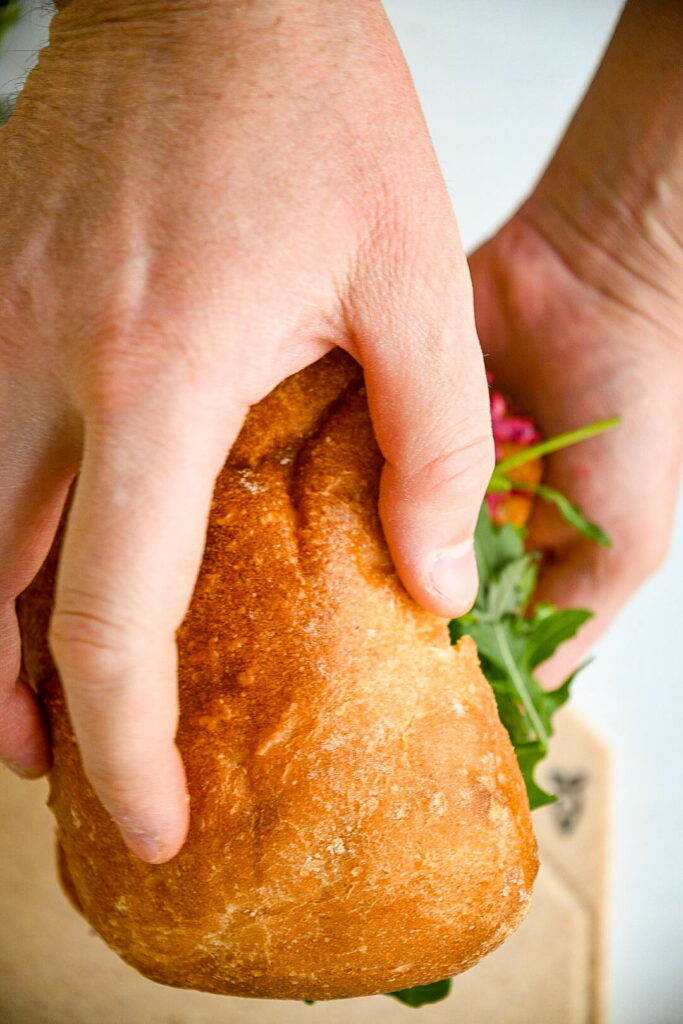 Сэндвич с красной рыбой и свеклой — вкуснее скучных бутербродов