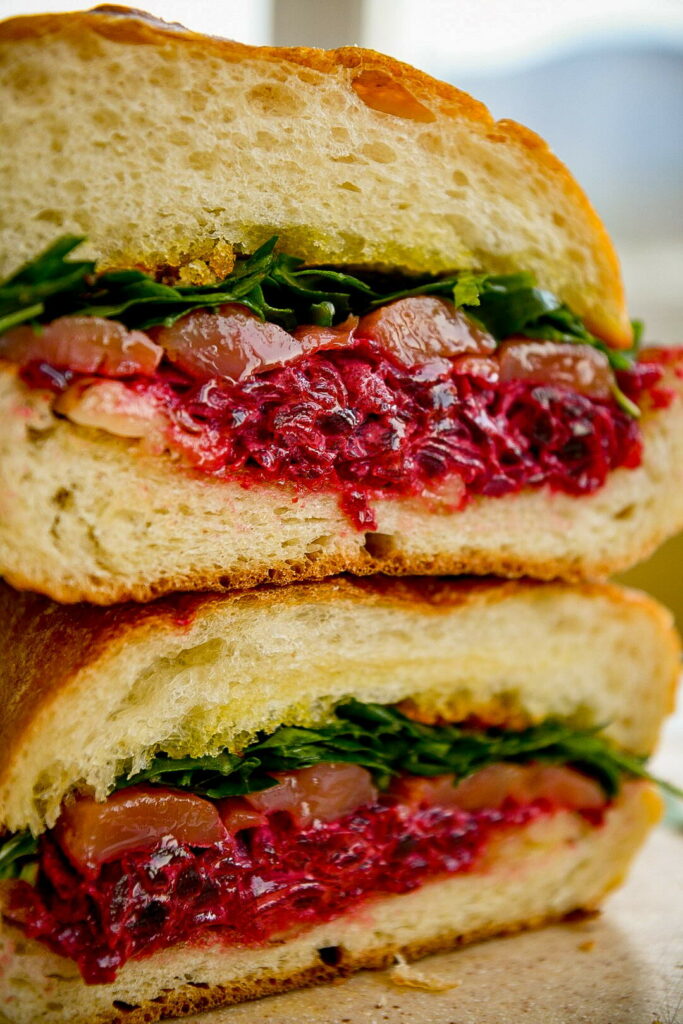 Сэндвич с красной рыбой и свеклой — вкуснее скучных бутербродов