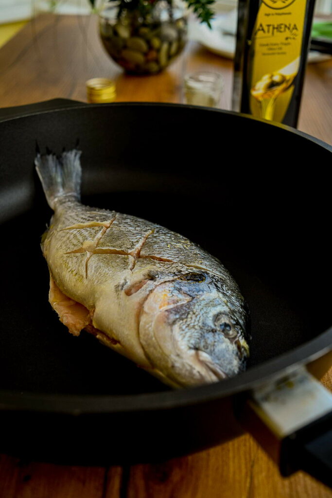 Всего 3 ингредиента и самая вкусная дорадо готова — запекаю рыбу так всегда