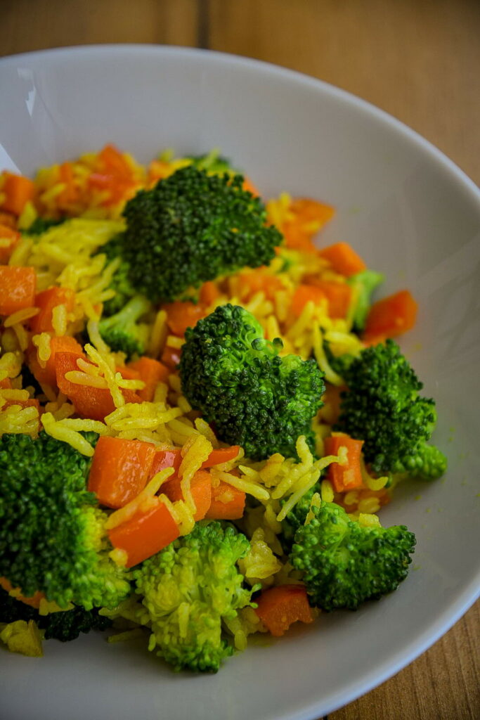 Рис басмати с овощами, корицей и куркумой — простое ароматное блюдо