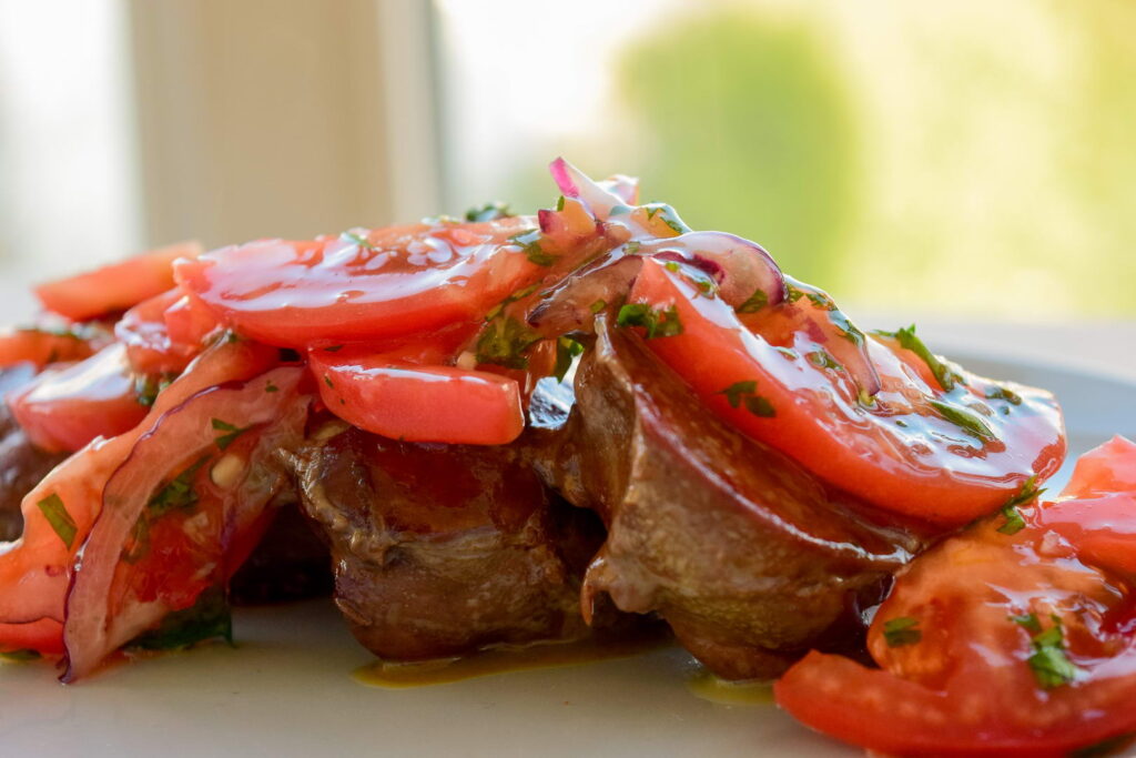 Печень индейки с луком и помидором — простое и вкусное блюдо ...