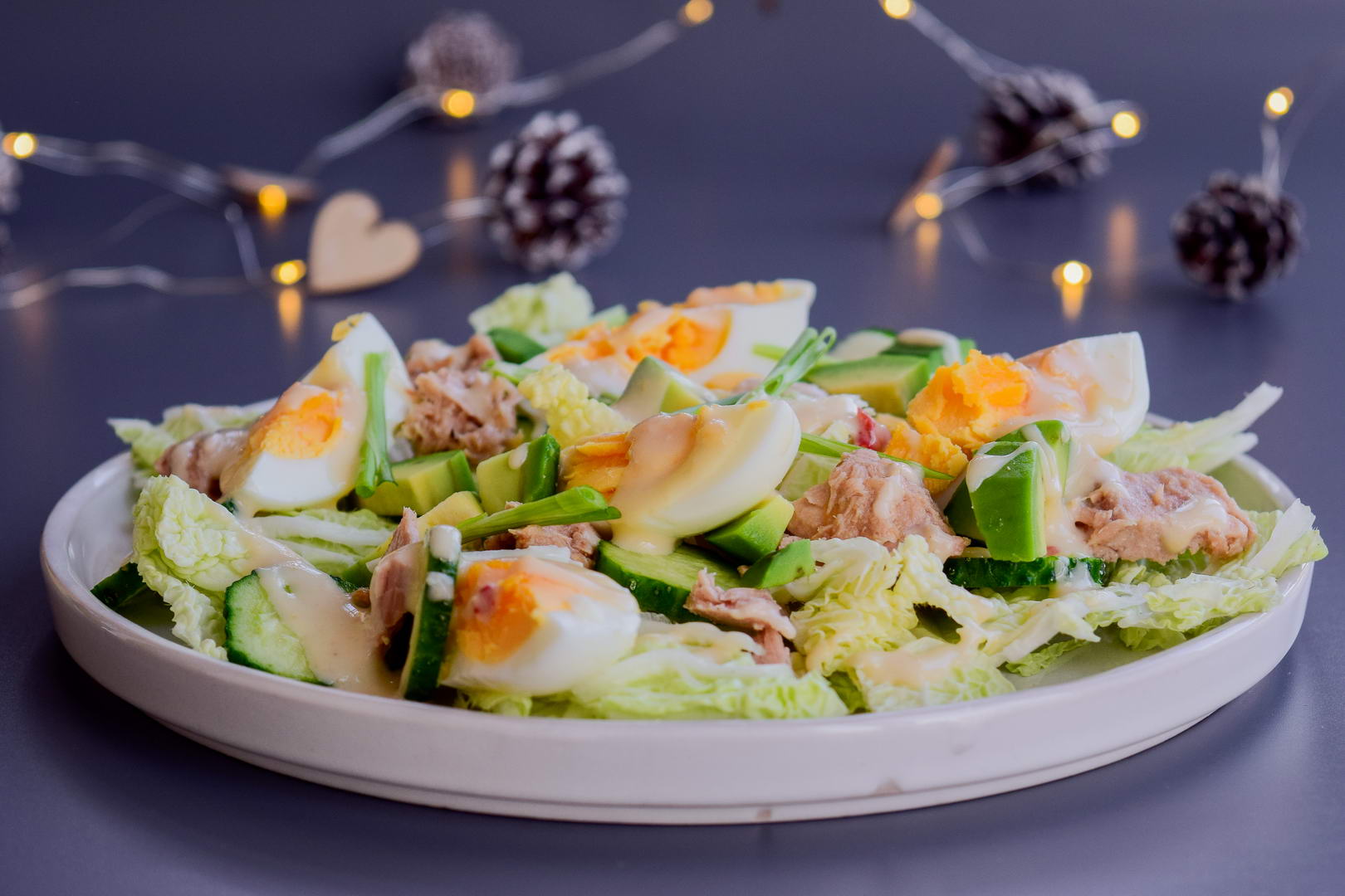 Новогодний салат с тунцом и пекинской капустой