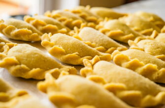 Вареники без глютена, молочки и яиц: рабочее тесто, 7 вариантов + начинки и соусы