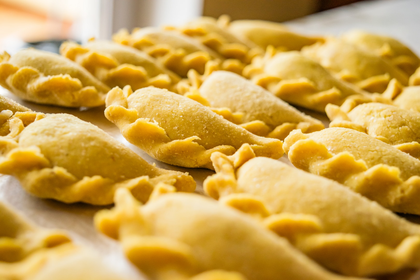 Вареники без глютена, молочки и яиц: рабочее тесто, 7 вариантов + начинки и соусы