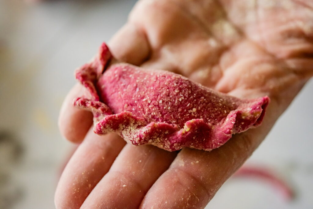 Вареники без глютена, молочки и яиц: рабочее тесто, 7 вариантов + начинки и соусы