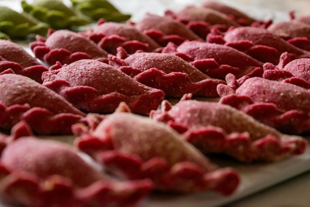 Вареники без глютена, молочки и яиц: рабочее тесто, 7 вариантов + начинки и соусы