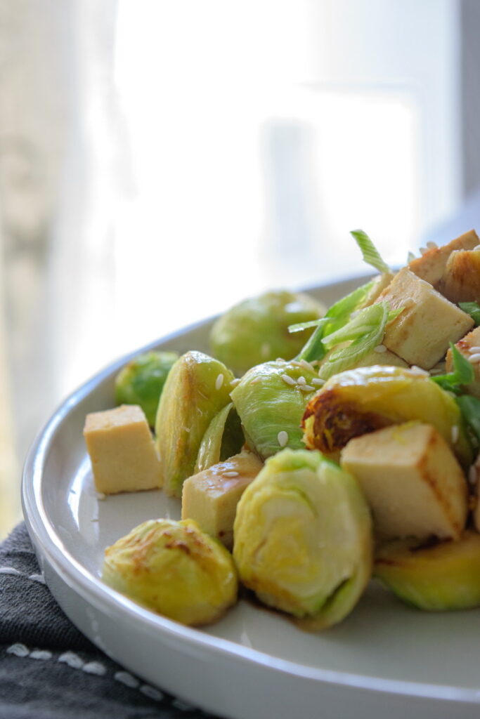 Как приготовить брюссельскую капусту с тофу — простой рецепт за 10 минут