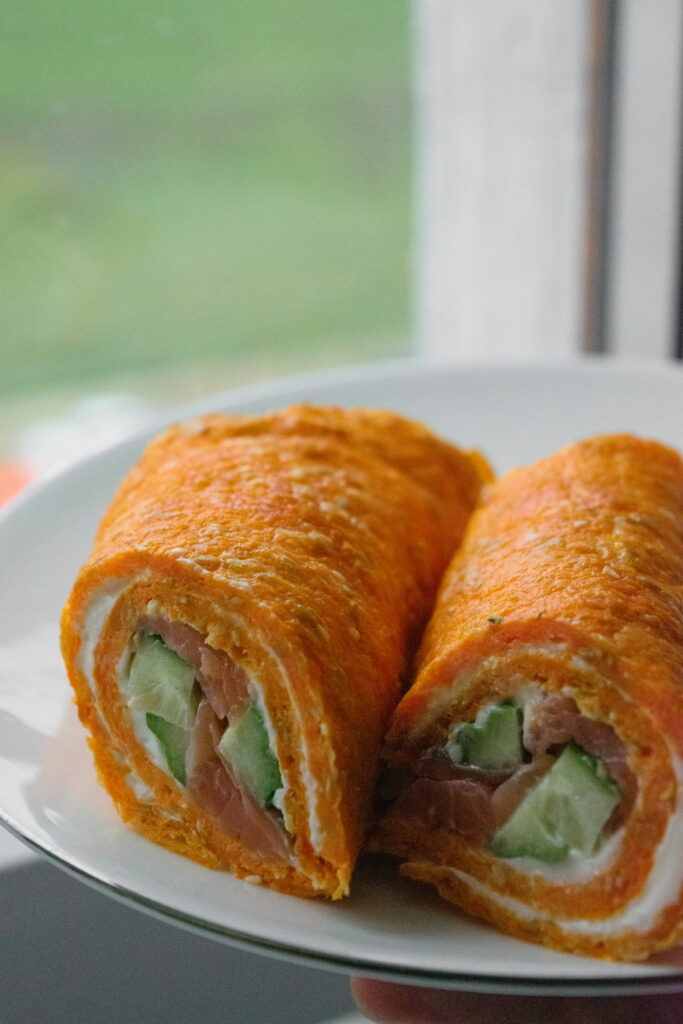 Лепешка из моркови и сулугуни без муки — полезный рецепт за 20 минут