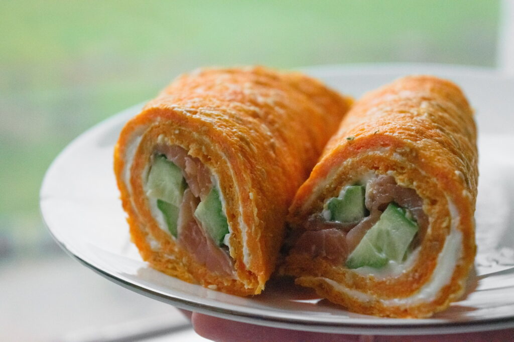 Лепешка из моркови и сулугуни без муки — полезный рецепт за 20 минут