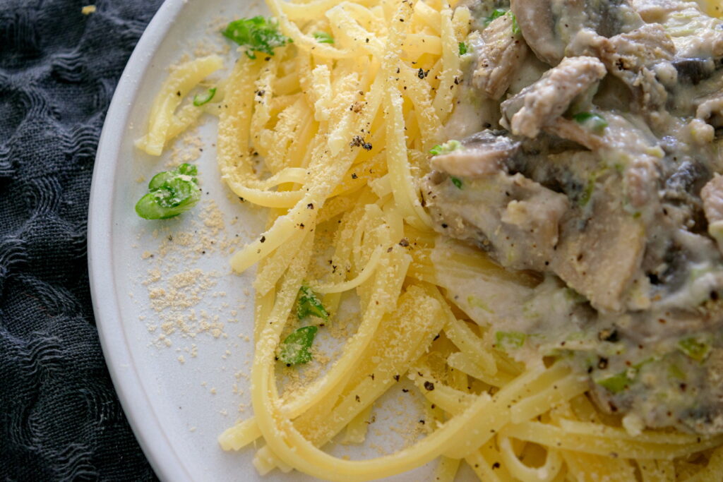 Паста с грибами в сливочном соусе без глютена и лактозы