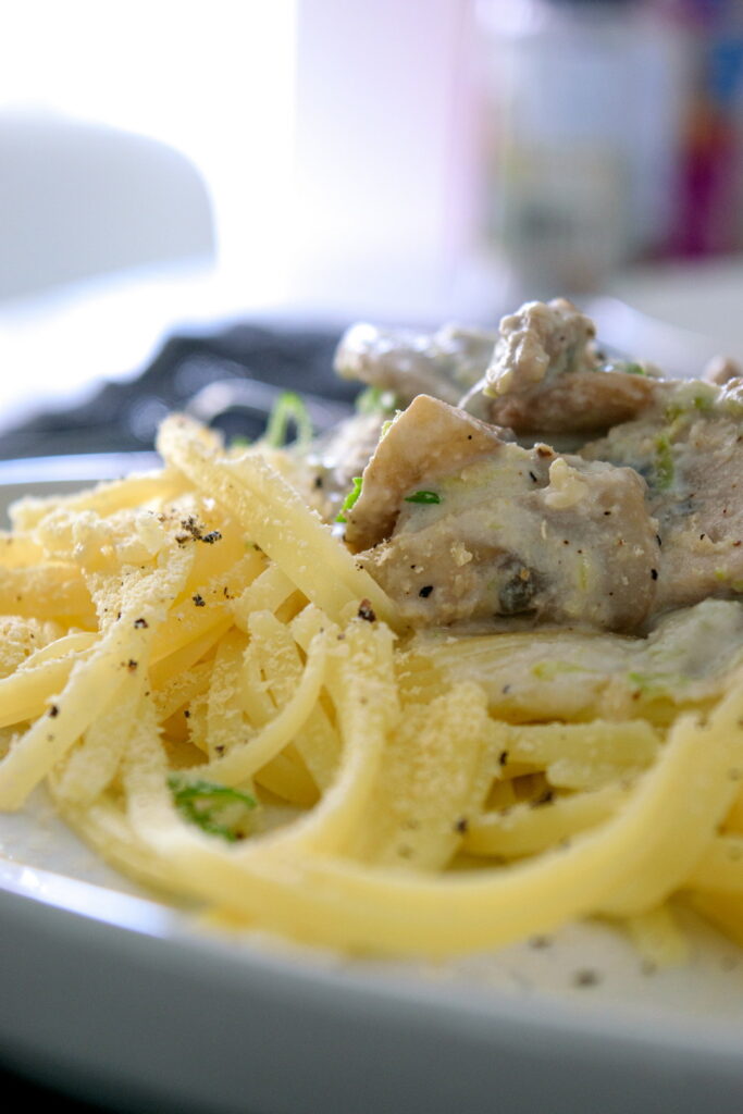 Паста с грибами в сливочном соусе без глютена и лактозы