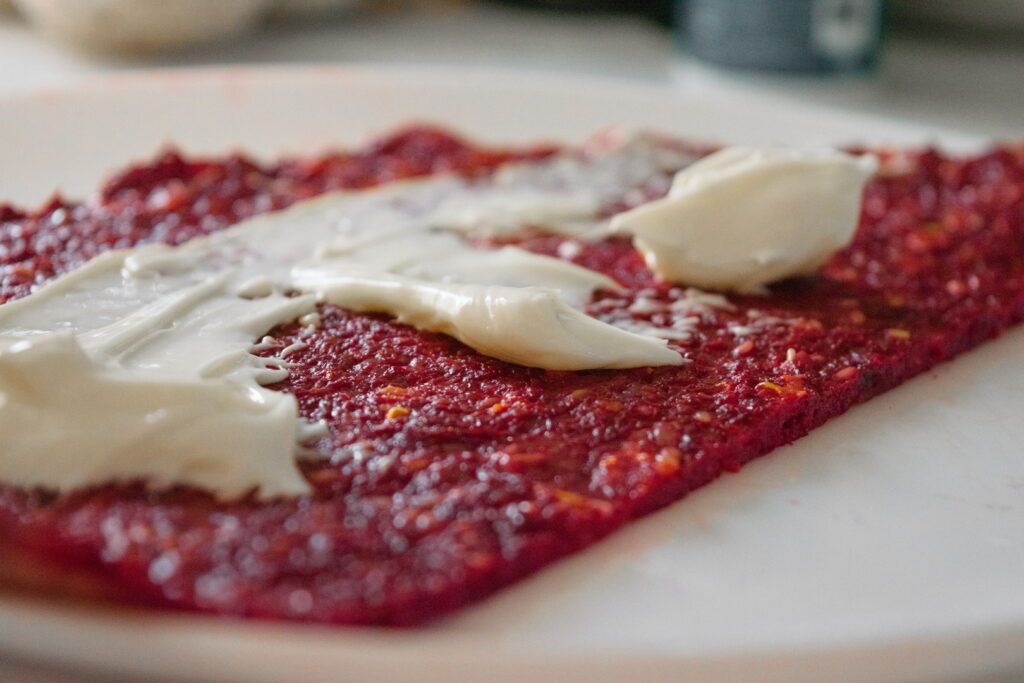 Свекольная лепешка с сыром без муки — быстрый рецепт в духовке